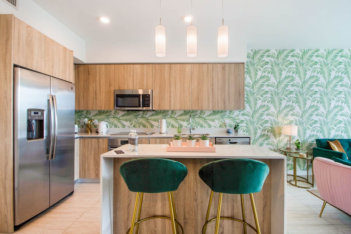 Standard Condo | Dapur peribadi | Peti sejuk/penyejuk beku saiz penuh, ketuhar gelombang mikro, ketuhar