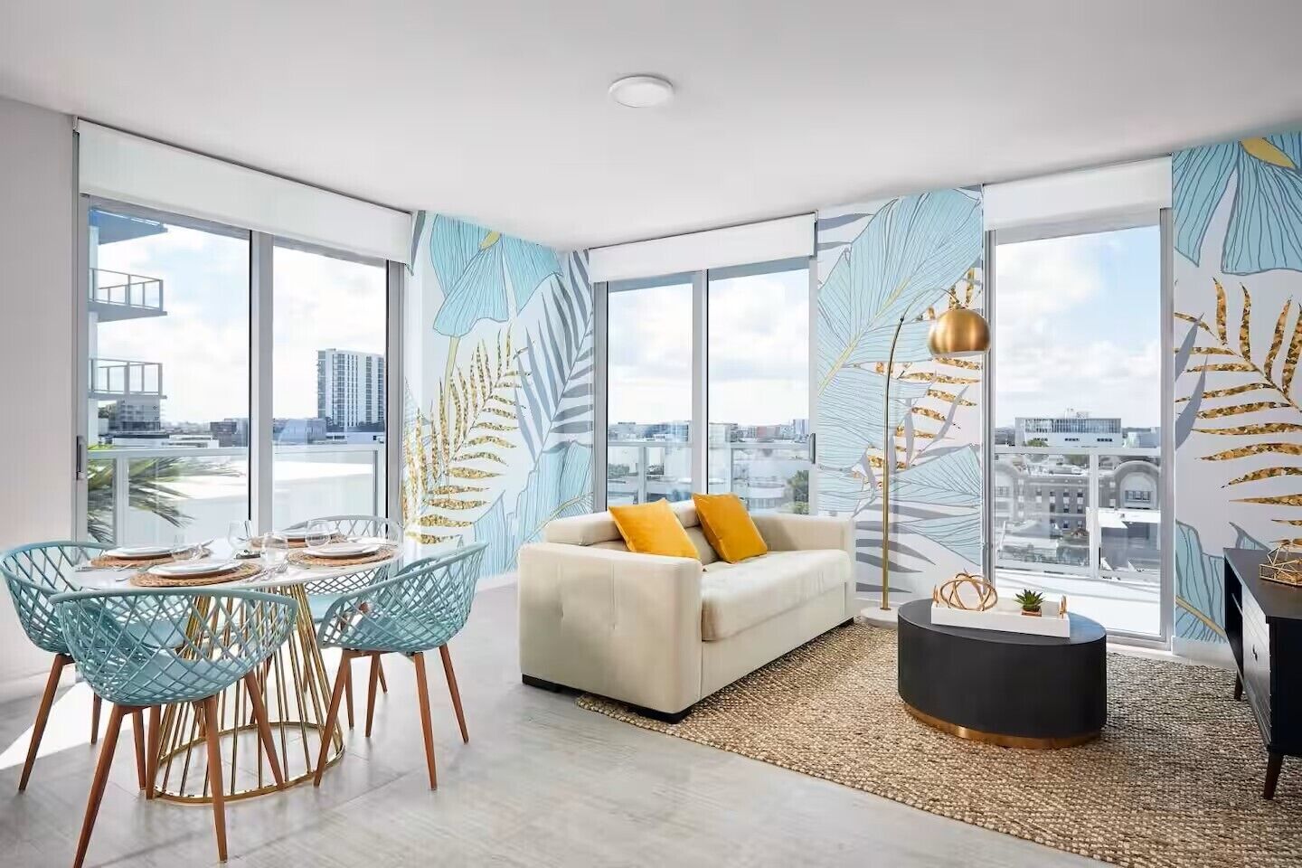 Condo standard | Área de estar | Smart TV 55 polegadas com canais digitais, TV