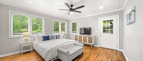 3 makuuhuonetta, silitysrauta/-lauta, Wi-Fi, vuodevaatteet