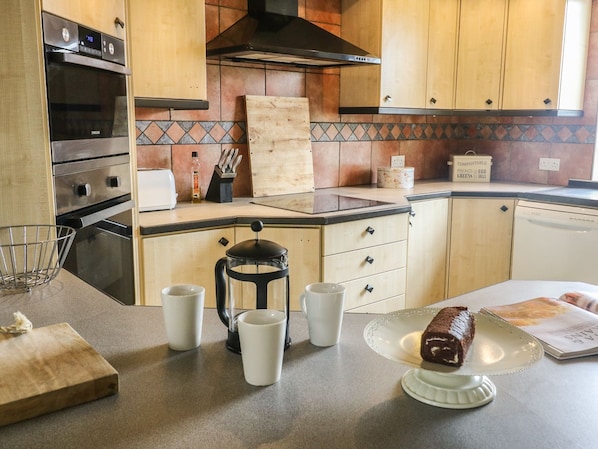 Dishwasher, cookware/dishes/utensils