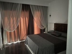 1 soverom, strykejern/-brett og sengetøy