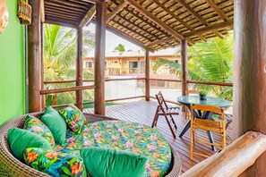 Outdoor dining - IT26 Sea View Bungalow with 3 Suites, Right on the Sand - Varandas do Mar Residential (Camaçari)