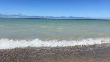 Beach nearby, sun loungers, beach towels