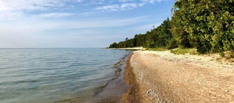 Be our guests cottage 
Close to Lake Michigan and 10 minutes to Charlevoix. 