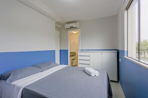 3 habitaciones, tabla de planchar con plancha, internet y ropa de cama 