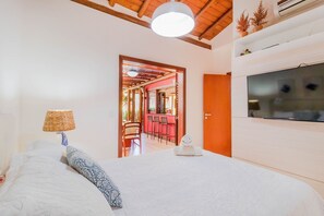 3 bedrooms, iron/ironing board, Internet, bed sheets