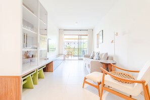 Unclassified image, 5 of 69, button