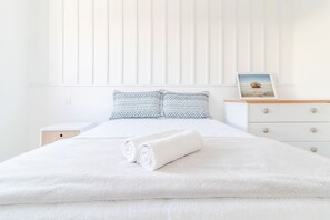 3 bedrooms, iron/ironing board, bed sheets - IT37 3 Suites, Pé na Areia - 20m Praia da Espera (Camaçari)