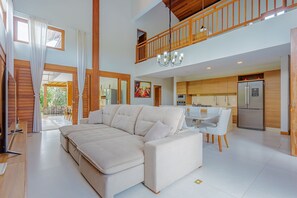 TV - PF07 High Standard House 04 Suites (Praia do Forte)