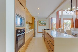 Fridge, microwave, oven, cookware/dishes/utensils
