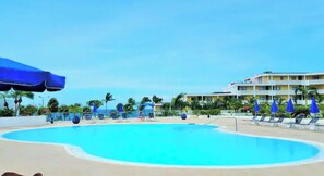 Pool - La Terrasse, Beautiful 1 bedroom Condo (Sint Maarten)