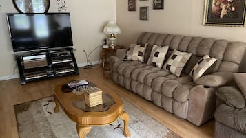 Smart-tv, tv-spel, dvd-spelare och böcker