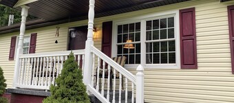 A & B TRAIL HOUSE @ Hatfield-McCoy Trails, 5 Beds Plus Futon 2 Couches & 2 Baths