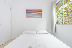 4 Schlafzimmer, Verdunkelungsvorhänge, Bügeleisen/Bügelbrett