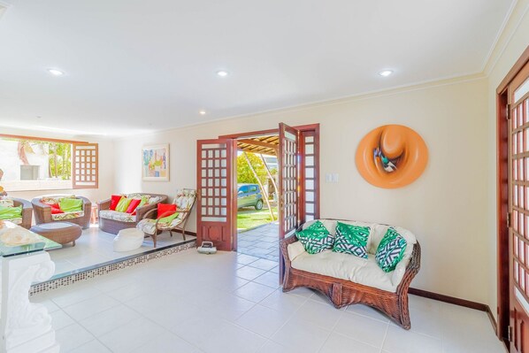 Interior - GB09 Great House 6 Bedrooms 50m from the Beach (Camaçari)