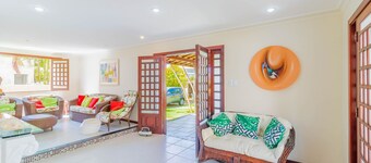 GB09 Great House 6 Bedrooms 50m from the Beach