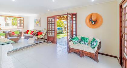 GB09 Great House 6 Bedrooms 50m from the Beach