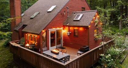 Mt Snow Chalet: Peaceful Escape w/Hot Tub