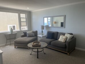 Living area - Fresh Ocean Breeze! (San Diego)