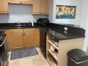 Private kitchen - Fresh Ocean Breeze! (San Diego)