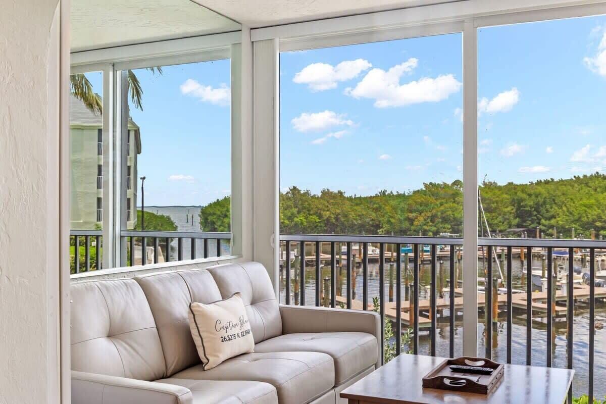 Televisión y oficina 