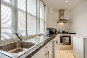 Premium Apartments | Cozinha privada | Geladeira, micro-ondas, chaleira elétrica, torradeira