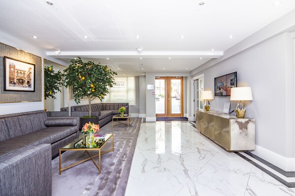 Reception - Hill Street Mayfair Apartments (London)