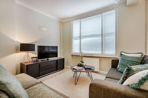 Premium Apartments | Living area | TV - Hill Street Mayfair Apartments (London)