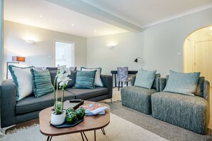 Premium Apartments | Living area | TV - Hill Street Mayfair Apartments (London)