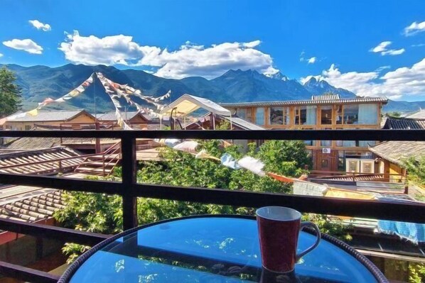 View from property - Ziyou Suiyue Design Hostel (Yulong)