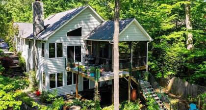 Stepping Stone Cove :: Lakefront + Hot Tub