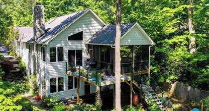 Stepping Stone Cove :: Lakefront w/ Dock, Fireplaces & Hot Tub