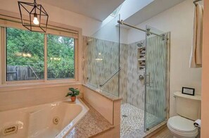 Combined shower/bathtub, hair dryer, towels, soap