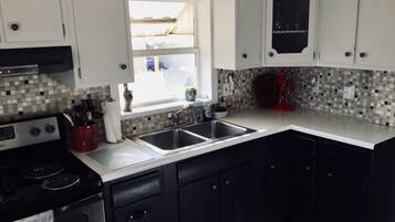 KylskÄp, mikrovÄgsugn, ugn och spishÀll