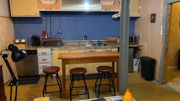 Fridge, microwave, dishwasher, coffee/tea maker