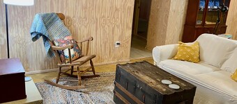 Hip Quiet Mountain Apartment, 15 minutes from Asheville