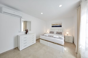 Deluxe Apartment | In-room safe, desk, iron/ironing board, free WiFi - Sonrisa Deluxe Apartments Levante (Benidorm)