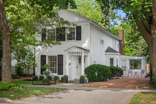Exterior - Sweet reTreat, Perfect Location (Niagara-on-the-Lake)
