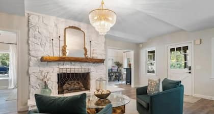 20 Guest, Lakefront Retreat, Hot Tub, Jet Ski Rental