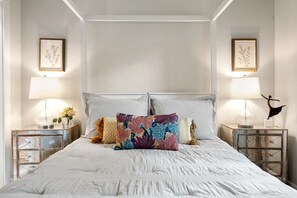 6 bedrooms, desk, iron/ironing board, travel cot - 20 Guest, Lakefront Retreat, Hot Tub, Jet Ski Rental (Mabank)