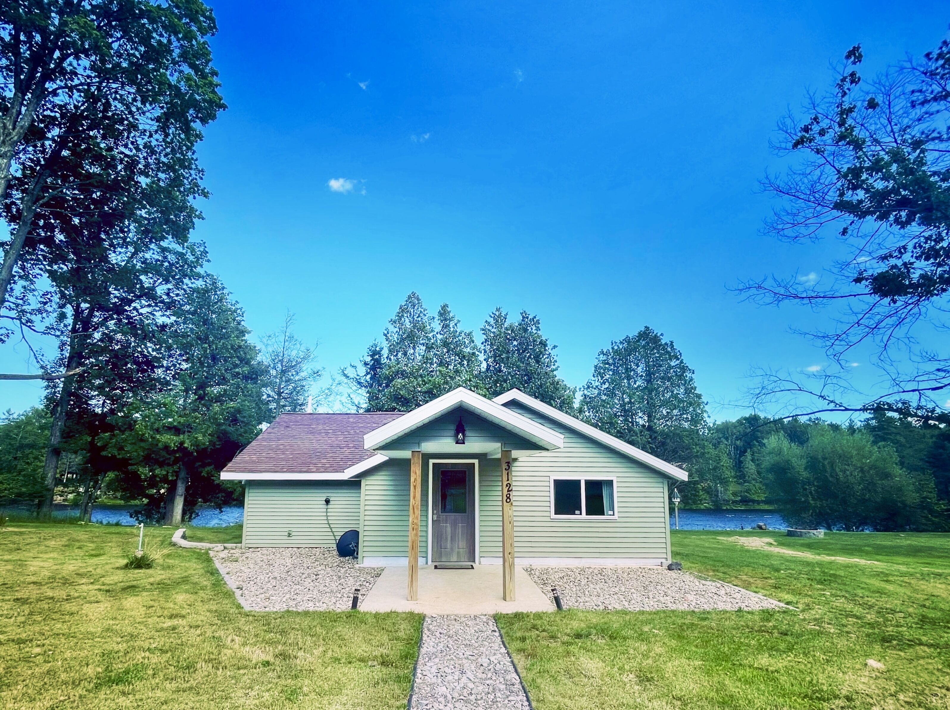 Scenic, Secluded Cottage Located on the Escanaba River
