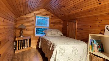 3 bedrooms, travel crib, free WiFi, bed sheets