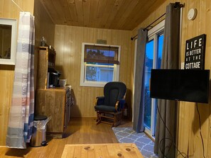 Interior - Charming Cottage with guest Cabin, hot tub and RV hook up (O'Leary)