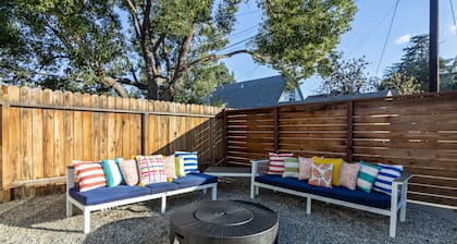 Vibrant Redlands Home 1 Block to Univ,12min to NOS, Fire Pit, BBQ, Near Downtown