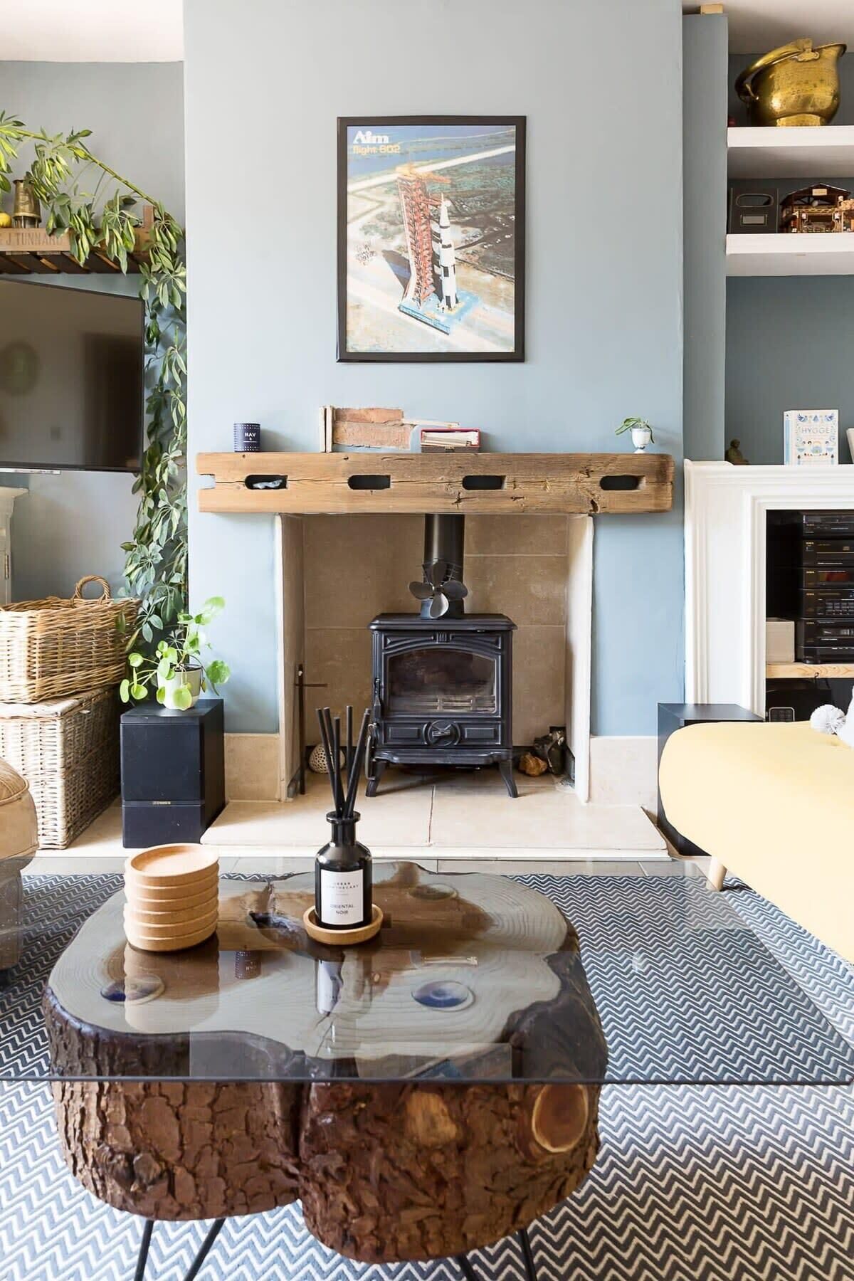 TV, fireplace, offices