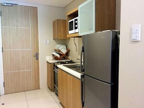 Mikrowelle, Ofen, Kochgeschirr/Geschirr/Besteck