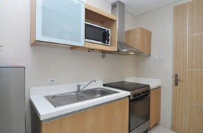 Mikrowelle, Ofen, Kochgeschirr/Geschirr/Besteck