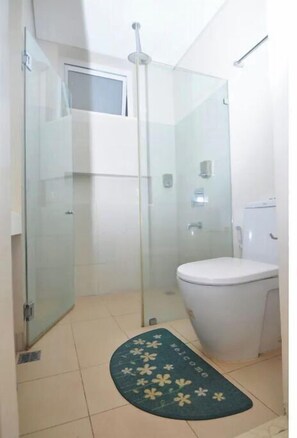 Shower, towels