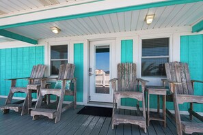 Terrace/patio - 🏝️Walk2Beach Stunning Sound View | Pet Friendly | Aqua Skye🏝️ (Navarre)