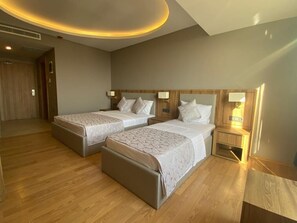 Premium bedding, in-room safe, blackout curtains, soundproofing - KARTAL PARK OTEL (Sirnak)